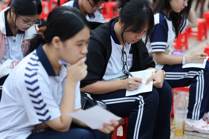 TPHCM yêu cầu bảo đảm an toàn thực phẩm, nước uống phục vụ 2 kỳ thi quy mô lớn TPHCM yêu cầu bảo đảm an toàn thực phẩm, nước uống phục vụ 2 kỳ thi quy mô lớn