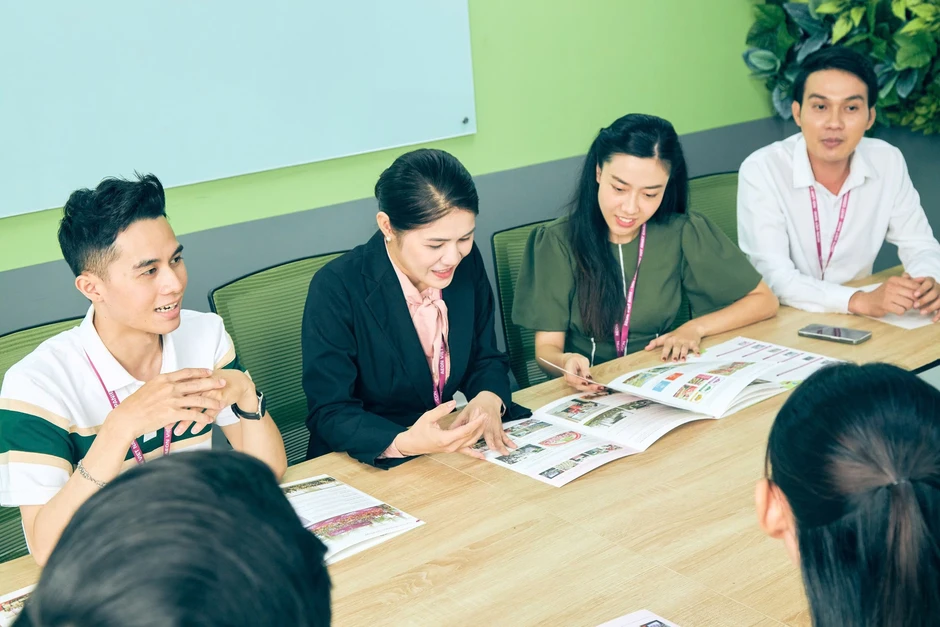 Tranh luận: Công ty ổn nhưng đồng nghiệp "toxic" - nên nghỉ việc hay cố chịu? Tranh luận: Công ty ổn nhưng đồng nghiệp "toxic" - nên nghỉ việc hay cố chịu?