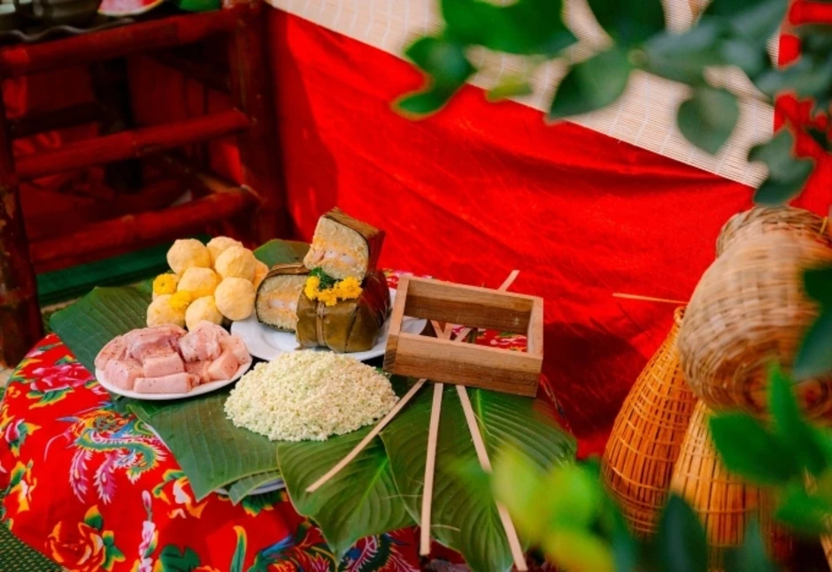 Tranh luận việc trẻ mầm non gói bánh chưng ngày Tết Tranh luận việc trẻ mầm non gói bánh chưng ngày Tết