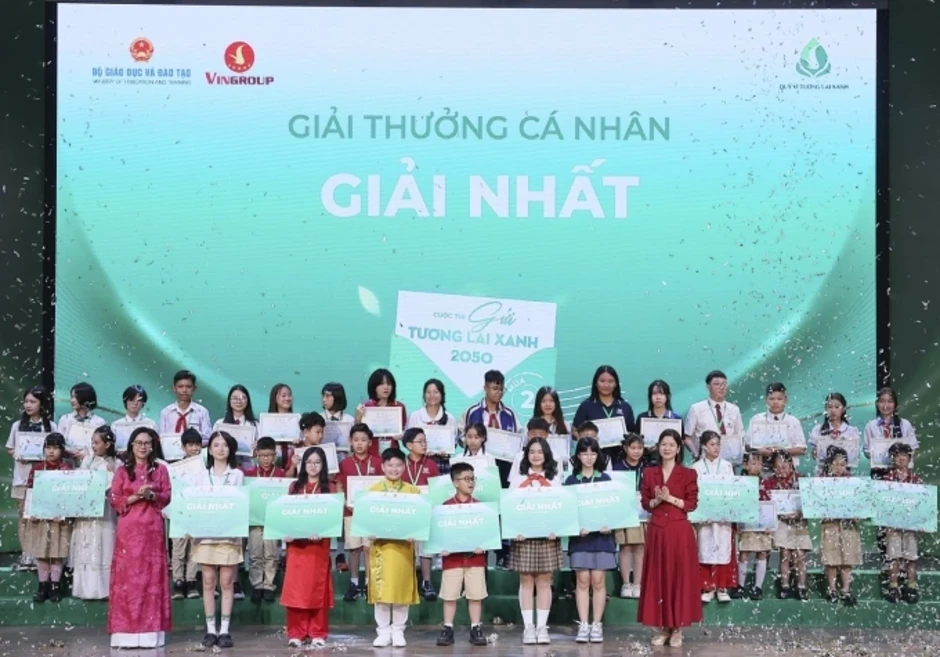 Trao giải cuộc thi 'Gửi tương lai xanh 2050' mùa 2 toàn quốc Trao giải cuộc thi 'Gửi tương lai xanh 2050' mùa 2 toàn quốc