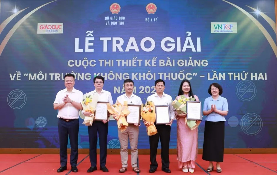 Trao giải Cuộc thi thiết kế bài giảng về “Môi trường không khói thuốc” lần thứ hai Trao giải Cuộc thi thiết kế bài giảng về “Môi trường không khói thuốc” lần thứ hai