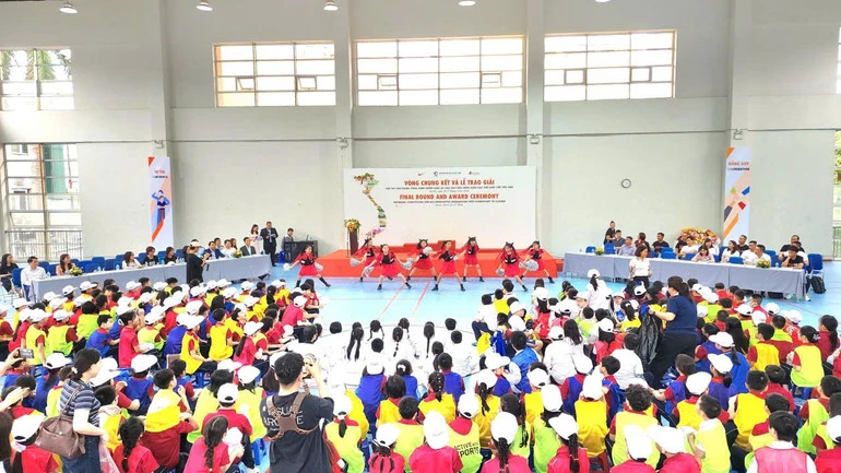 Trao giải Hội thi “Vận dụng lồng ghép Chiến lược 6C vào dạy học môn Giáo dục thể chất cấp tiểu học” Trao giải Hội thi “Vận dụng lồng ghép Chiến lược 6C vào dạy học môn Giáo dục thể chất cấp tiểu học”