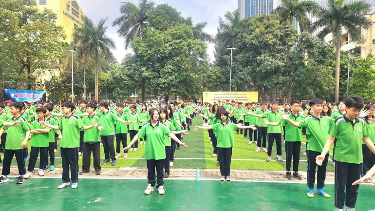 Trao giải Hội thi “Vận dụng lồng ghép Chiến lược 6C vào dạy học môn Giáo dục thể chất cấp tiểu học” Trao giải Hội thi “Vận dụng lồng ghép Chiến lược 6C vào dạy học môn Giáo dục thể chất cấp tiểu học”