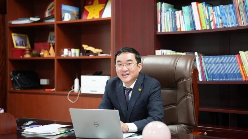 Trao quyết định bổ nhiệm lãnh đạo Trường đại học Ngoại ngữ (ULIS)