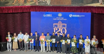 Triển lãm “120 năm Đại học Quốc gia Hà Nội - Truyền thống giáo dục tinh hoa và khai phóng”