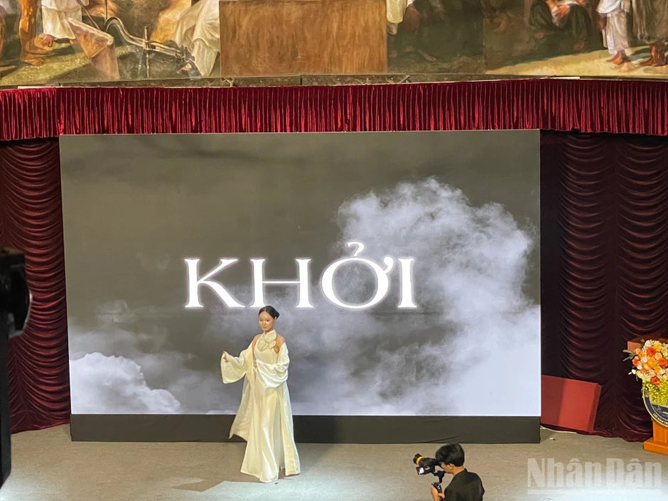 Triển lãm “120 năm Đại học Quốc gia Hà Nội - Truyền thống giáo dục tinh hoa và khai phóng” Triển lãm “120 năm Đại học Quốc gia Hà Nội - Truyền thống giáo dục tinh hoa và khai phóng”