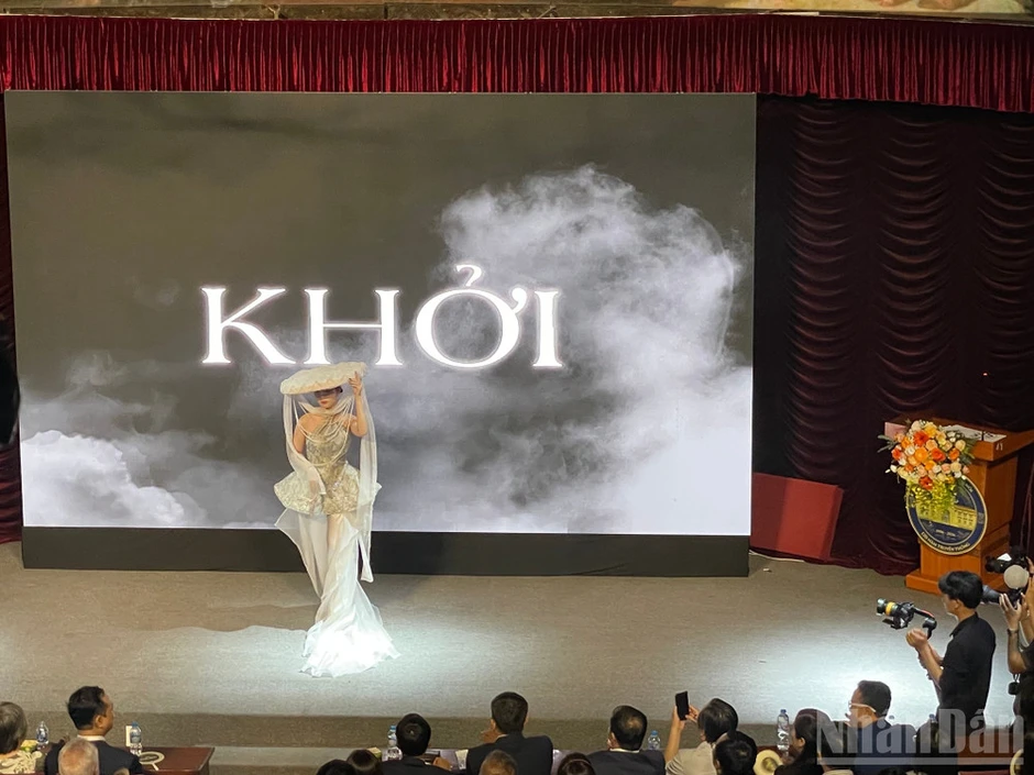 Triển lãm “120 năm Đại học Quốc gia Hà Nội - Truyền thống giáo dục tinh hoa và khai phóng” Triển lãm “120 năm Đại học Quốc gia Hà Nội - Truyền thống giáo dục tinh hoa và khai phóng”