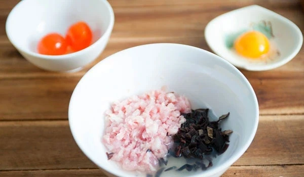 Trứng vịt hấp thịt heo làm 112 người ngộ độc thực phẩm tại Trường Đặng Thùy Trâm Trứng vịt hấp thịt heo làm 112 người ngộ độc thực phẩm tại Trường Đặng Thùy Trâm