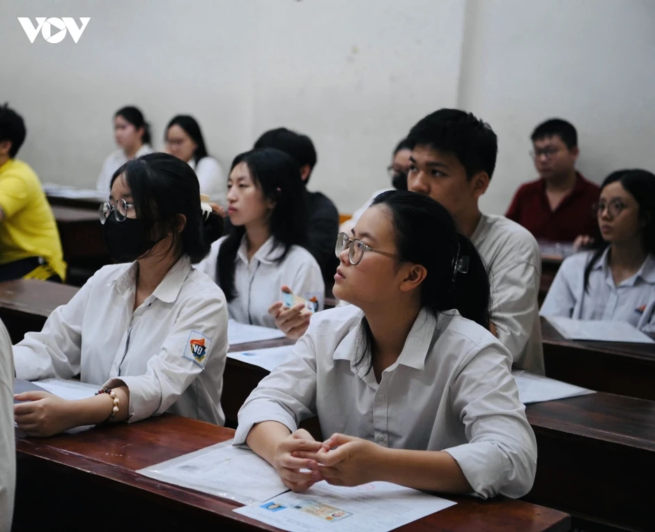 Trước giờ G, Hà Nội siết chống gian lận công nghệ cao ở kỳ thi lớp 10 Trước giờ G, Hà Nội siết chống gian lận công nghệ cao ở kỳ thi lớp 10