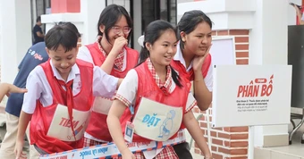 Trường bỏ tiêu chí '50% học sinh đi ngoại khóa, 95% đóng học phí đúng hạn' khi xếp loại giáo viên