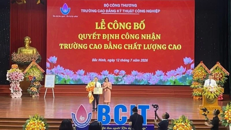 Trường Cao đẳng Kỹ thuật Công nghiệp được công nhận là trường cao đẳng chất lượng cao Trường Cao đẳng Kỹ thuật Công nghiệp được công nhận là trường cao đẳng chất lượng cao