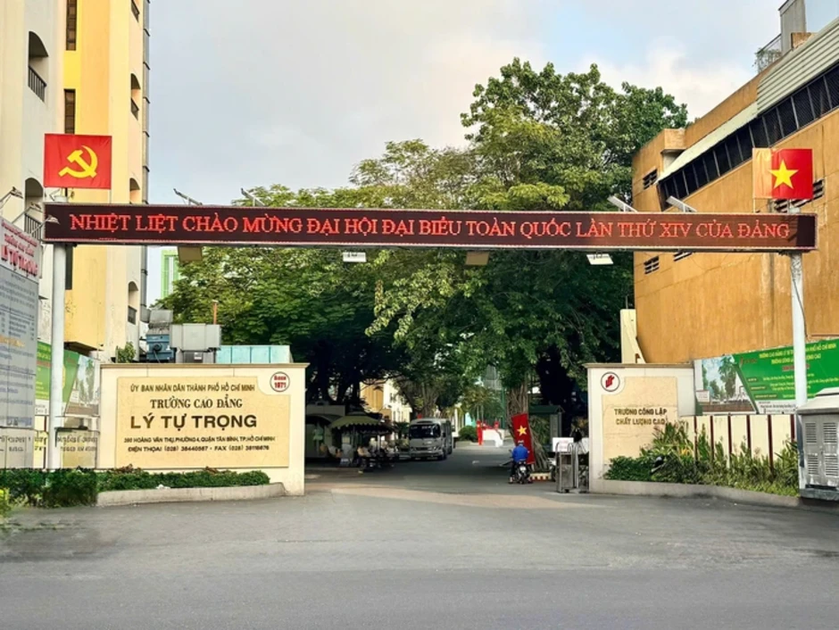 Trường CĐ Lý Tự Trọng đã hoàn trả học phí tạm thu cho hơn 2.000 người học Trường CĐ Lý Tự Trọng đã hoàn trả học phí tạm thu cho hơn 2.000 người học