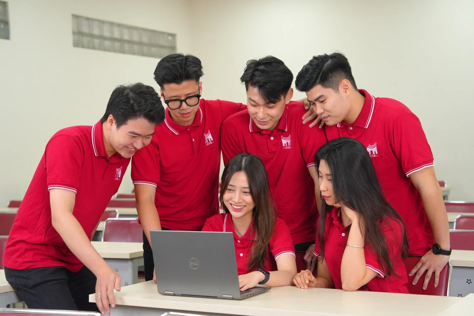 Trường công lập đầu tiên của Việt Nam đạt chứng nhận QS 5 sao Trường công lập đầu tiên của Việt Nam đạt chứng nhận QS 5 sao