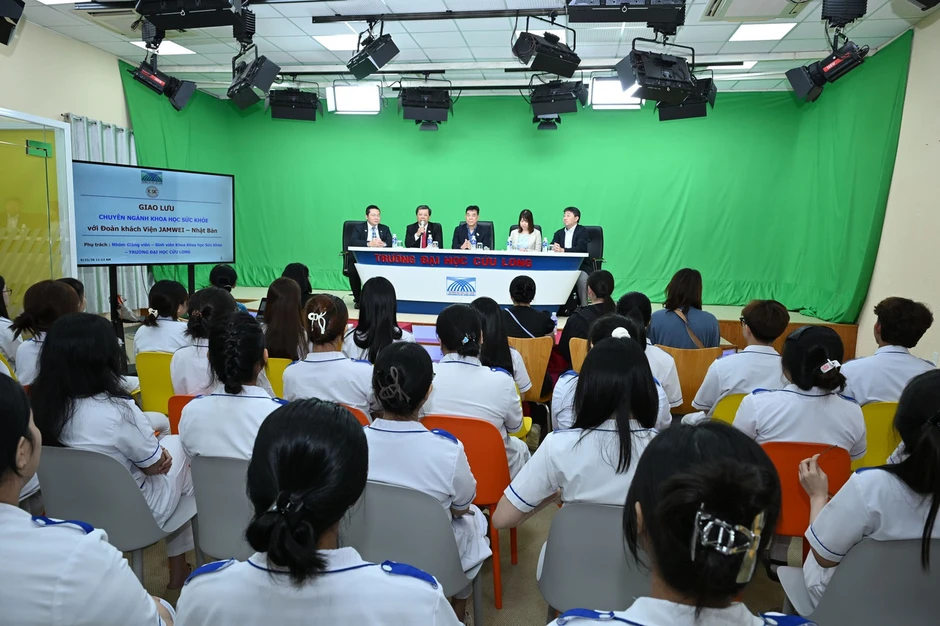 Trường Đại học Cửu Long giao lưu học thuật với đoàn đại biểu đến từ Nhật Bản Trường Đại học Cửu Long giao lưu học thuật với đoàn đại biểu đến từ Nhật Bản