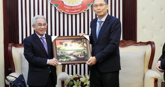 Trường Đại học Cửu Long làm việc với Bộ Công nghệ và Truyền thông Lào