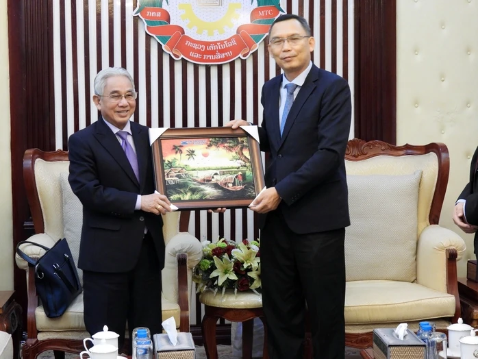 Trường Đại học Cửu Long làm việc với Bộ Công nghệ và Truyền thông Lào Trường Đại học Cửu Long làm việc với Bộ Công nghệ và Truyền thông Lào