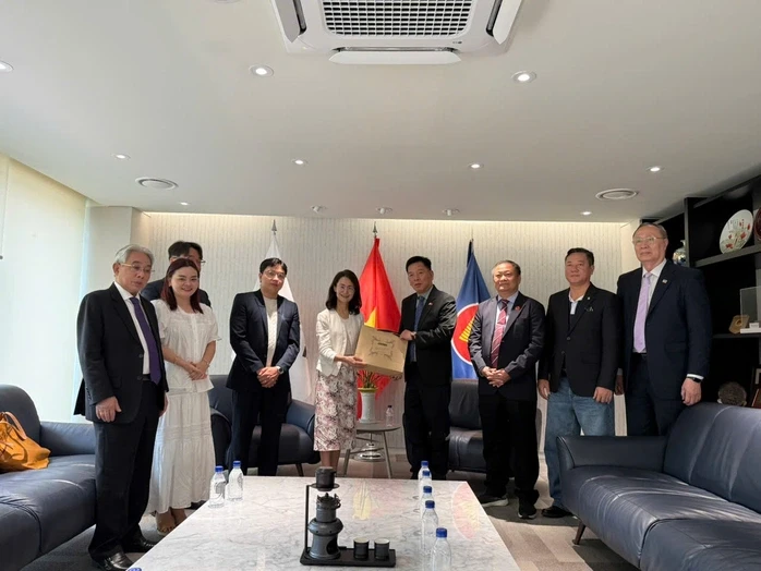 Trường Đại học Cửu Long thăm và làm việc với Đại sứ quán Việt Nam tại Hàn Quốc