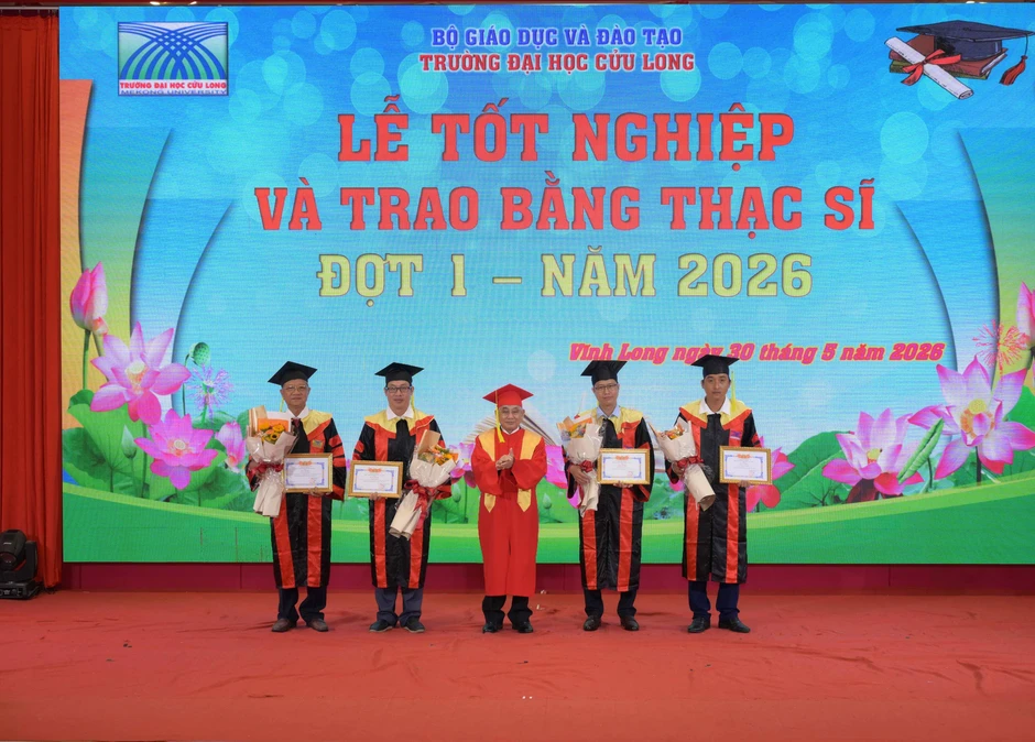 Trường Đại học Cửu Long trao bằng tốt nghiệp cho 157 thạc sĩ Trường Đại học Cửu Long trao bằng tốt nghiệp cho 157 thạc sĩ