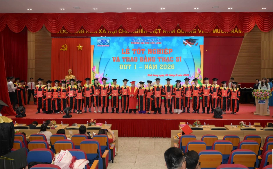 Trường Đại học Cửu Long trao bằng tốt nghiệp cho 157 thạc sĩ Trường Đại học Cửu Long trao bằng tốt nghiệp cho 157 thạc sĩ