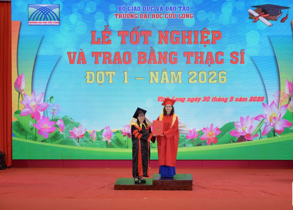 Trường Đại học Cửu Long trao bằng tốt nghiệp cho 157 thạc sĩ Trường Đại học Cửu Long trao bằng tốt nghiệp cho 157 thạc sĩ