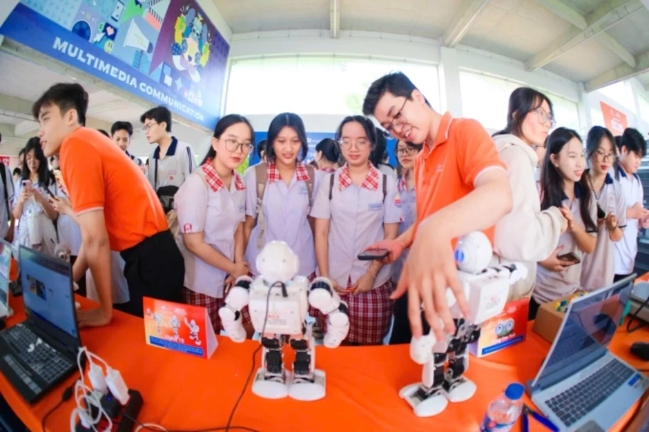 Trường Đại học FPT mở chuyên ngành Robot và Trí tuệ nhân tạo Trường Đại học FPT mở chuyên ngành Robot và Trí tuệ nhân tạo