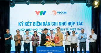 Trường Đại học Nguyễn Tất Thành đồng hành phổ biến Luật Thương mại điện tử