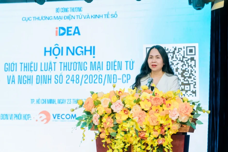 Trường Đại học Nguyễn Tất Thành đồng hành phổ biến Luật Thương mại điện tử