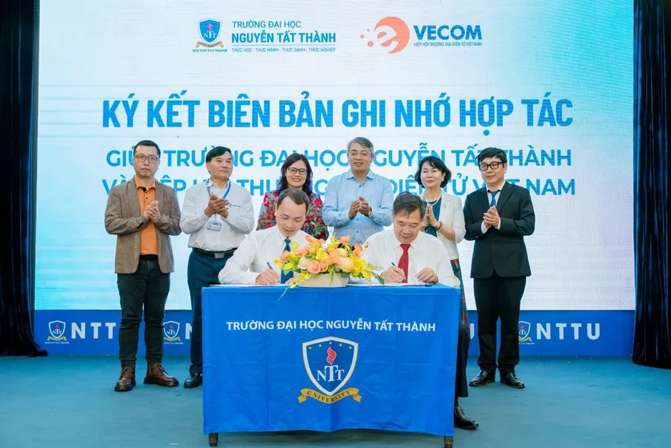 Trường Đại học Nguyễn Tất Thành đồng hành phổ biến Luật Thương mại điện tử