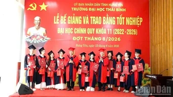 Trường đại học Thái Bình tổ chức cấp bằng tốt nghiệp cho sinh viên khóa 11