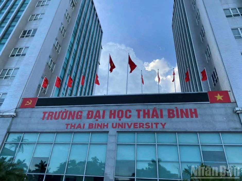 Trường đại học Thái Bình tổ chức cấp bằng tốt nghiệp cho sinh viên khóa 11