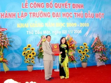 Trường Đại học Thủ Dầu Một: Nửa thế kỷ gieo mầm tri thức, khát vọng vươn mình trong kỷ nguyên đổi mới sáng tạo Trường Đại học Thủ Dầu Một: Nửa thế kỷ gieo mầm tri thức, khát vọng vươn mình trong kỷ nguyên đổi mới sáng tạo