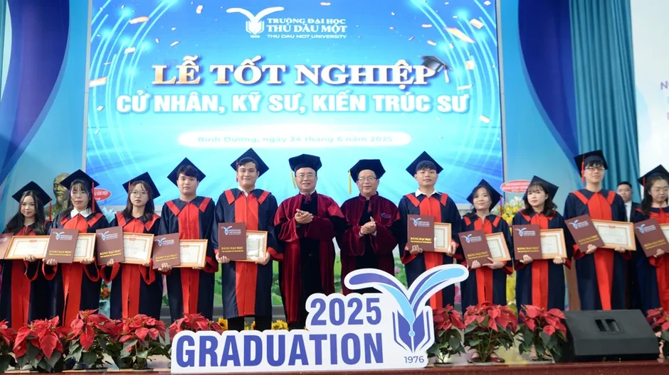 Trường Đại học Thủ Dầu Một: Nửa thế kỷ gieo mầm tri thức, khát vọng vươn mình trong kỷ nguyên đổi mới sáng tạo Trường Đại học Thủ Dầu Một: Nửa thế kỷ gieo mầm tri thức, khát vọng vươn mình trong kỷ nguyên đổi mới sáng tạo