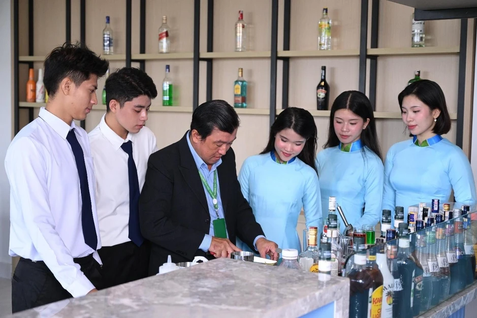 Trường Đại học Văn Hiến hỗ trợ nhiều chính sách học bổng đồng hành cho thí sinh xét học bạ