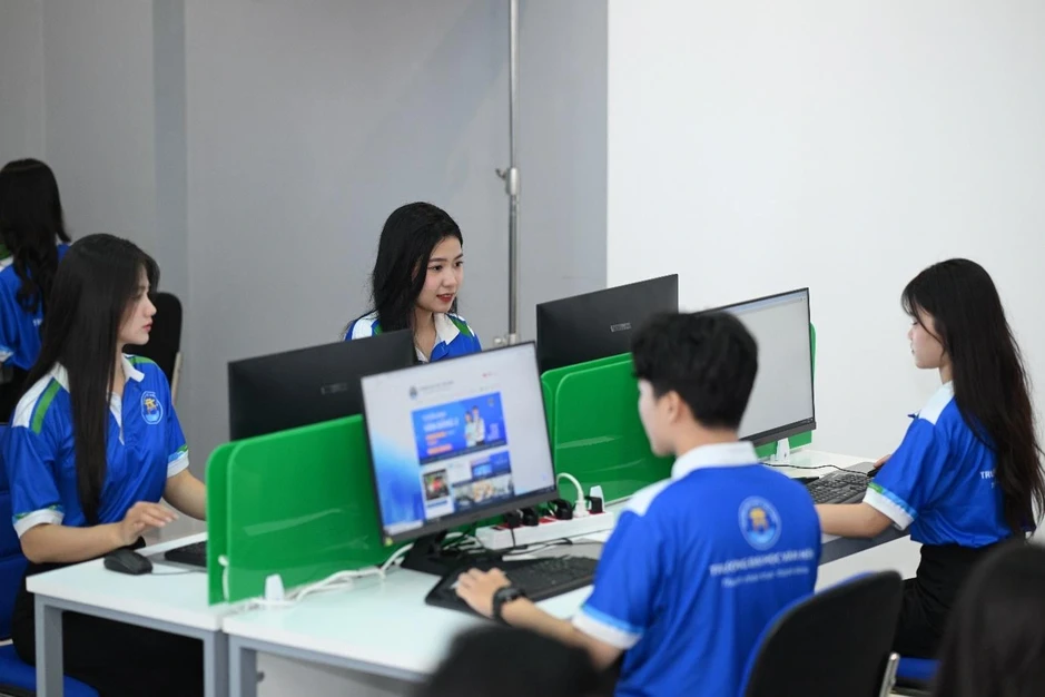 Trường Đại học Văn Hiến hỗ trợ nhiều chính sách học bổng đồng hành cho thí sinh xét học bạ