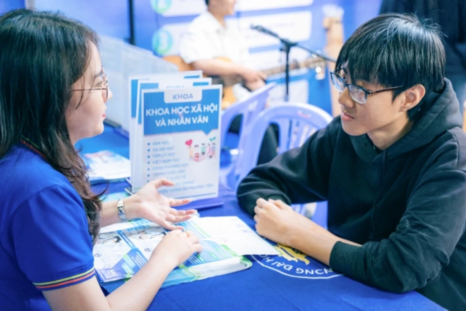 Trường Đại học Văn Hiến xét tuyển học bạ, trao nhiều học bổng Trường Đại học Văn Hiến xét tuyển học bạ, trao nhiều học bổng