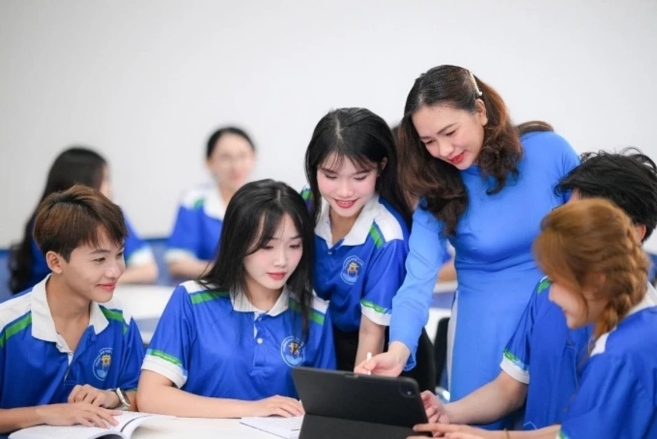 Trường Đại học Văn Hiến xét tuyển học bạ, trao nhiều học bổng Trường Đại học Văn Hiến xét tuyển học bạ, trao nhiều học bổng