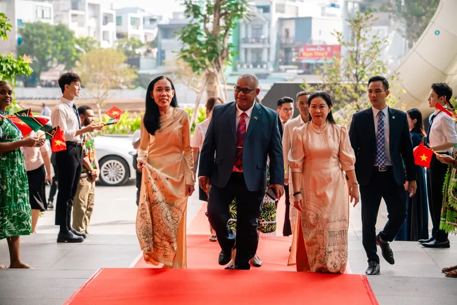 Trường Đại học Văn Lang đón tiếp Thủ tướng Cộng hòa Vanautu Trường Đại học Văn Lang đón tiếp Thủ tướng Cộng hòa Vanautu