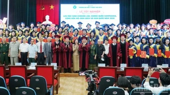 Trường đại học Y Dược Thái Bình trao bằng tốt nghiệp cho 57 lưu học sinh