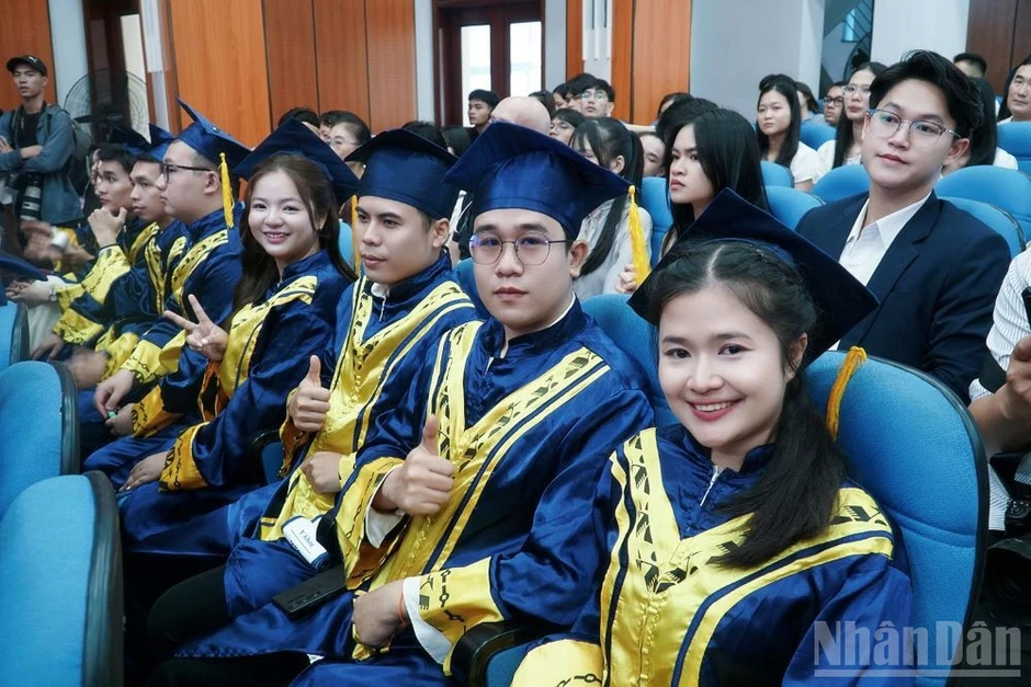 Trường đại học Y Dược Thái Bình trao bằng tốt nghiệp cho 57 lưu học sinh Trường đại học Y Dược Thái Bình trao bằng tốt nghiệp cho 57 lưu học sinh