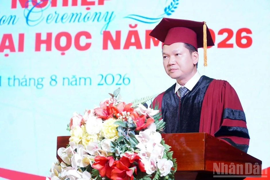 Trường đại học Y Dược Thái Bình trao bằng tốt nghiệp đại học cho gần 1.000 tân bác sĩ, dược sĩ và cử nhân Trường đại học Y Dược Thái Bình trao bằng tốt nghiệp đại học cho gần 1.000 tân bác sĩ, dược sĩ và cử nhân