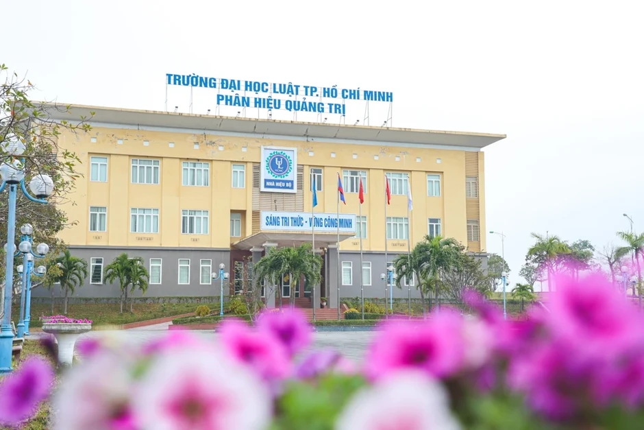 Trường ĐH Luật TP.HCM tuyển dụng giảng viên trình độ tiến sĩ, PGS, GS tại phân hiệu Quảng Trị Trường ĐH Luật TP.HCM tuyển dụng giảng viên trình độ tiến sĩ, PGS, GS tại phân hiệu Quảng Trị