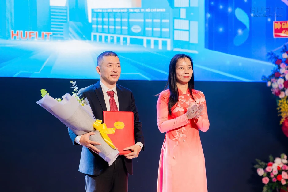 Trường ĐH Ngoại ngữ - Tin học TP.HCM có tân hiệu trưởng là chuyên gia công nghệ Trường ĐH Ngoại ngữ - Tin học TP.HCM có tân hiệu trưởng là chuyên gia công nghệ