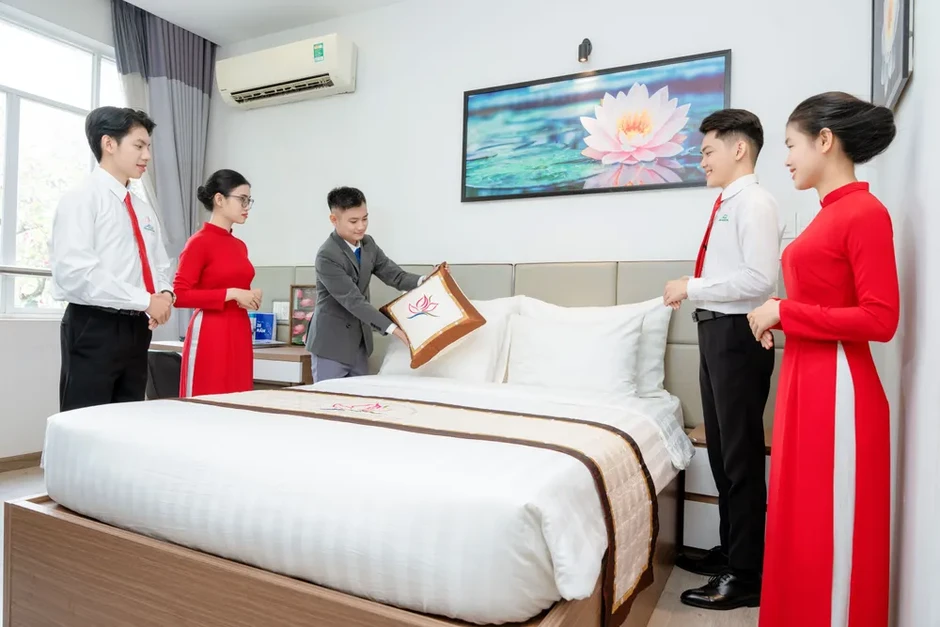 Trường ĐH Nguyễn Tất Thành nằm trong nhóm các trường đại học hàng đầu Việt Nam Trường ĐH Nguyễn Tất Thành nằm trong nhóm các trường đại học hàng đầu Việt Nam