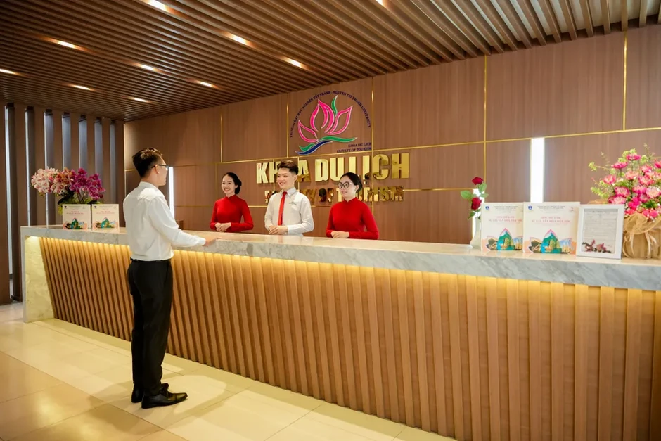 Trường ĐH Nguyễn Tất Thành nằm trong nhóm các trường đại học hàng đầu Việt Nam Trường ĐH Nguyễn Tất Thành nằm trong nhóm các trường đại học hàng đầu Việt Nam