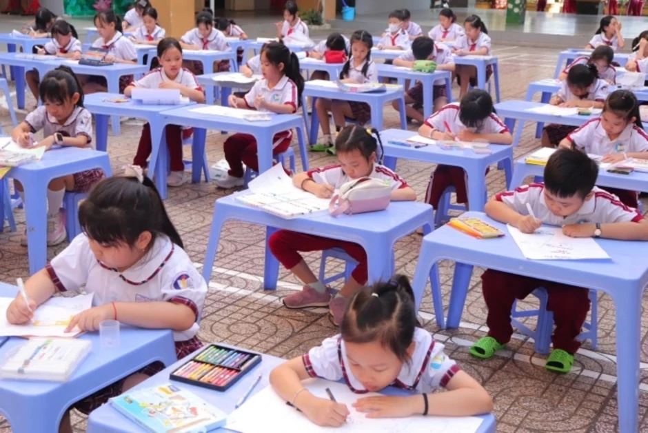 Trường dừng bán trú, chuyển dạy online vì 23 học sinh nghi ngộ độc