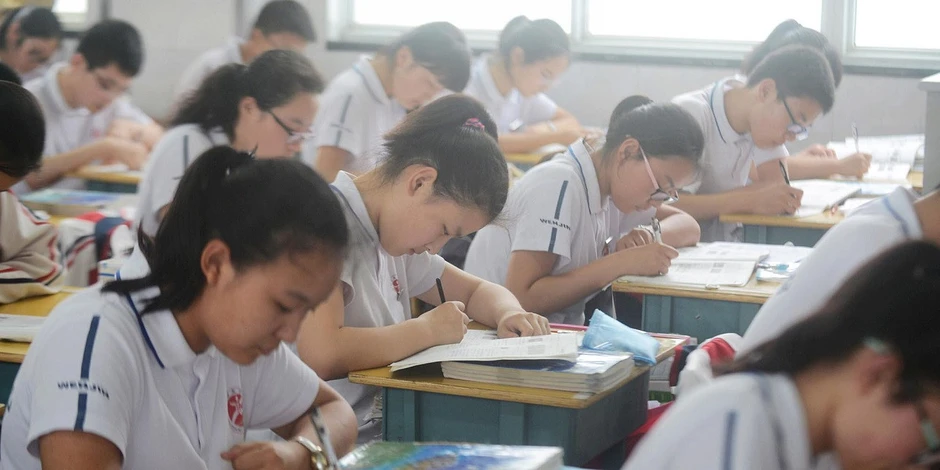 Trường học gây phản ứng dữ dội vì yêu cầu học sinh khai báo tài sản gia đình Trường học gây phản ứng dữ dội vì yêu cầu học sinh khai báo tài sản gia đình