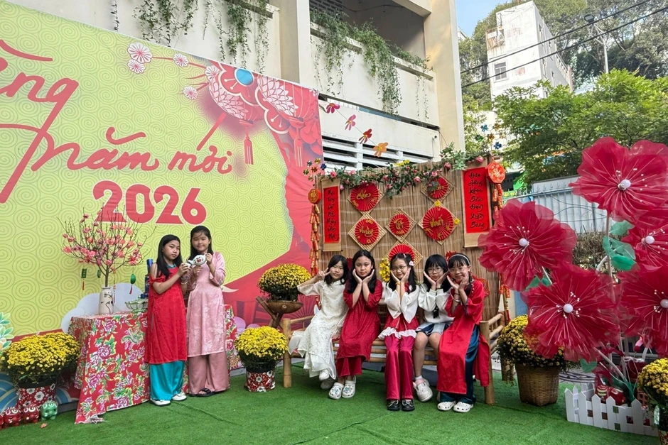 Trường học ở TPHCM rộn ràng đón Tết sớm Trường học ở TPHCM rộn ràng đón Tết sớm