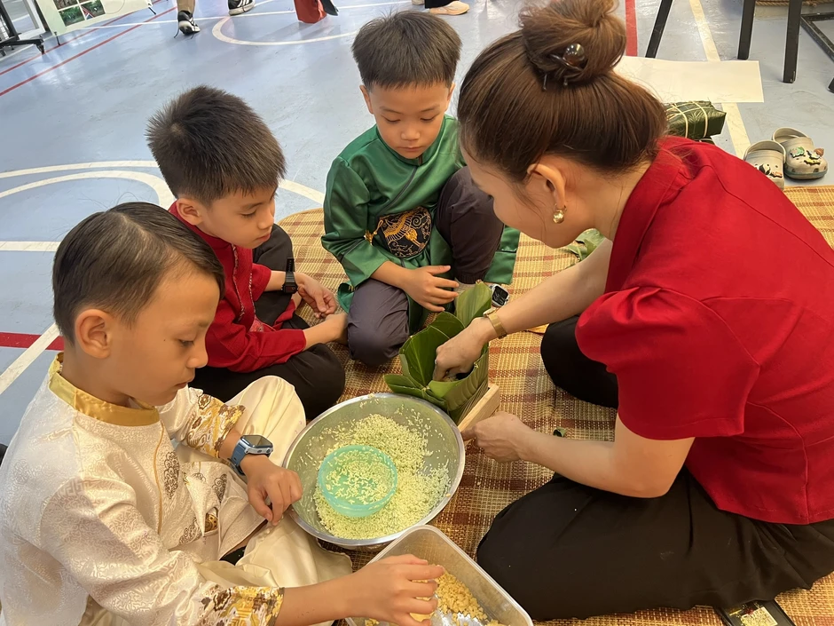 Trường học ở TPHCM rộn ràng đón Tết sớm Trường học ở TPHCM rộn ràng đón Tết sớm