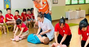 Trường mầm non Bé Yêu IEC tại Thanh Trì - Hà Nội dạy trẻ kỹ năng cứu hộ, sơ cứu từ sớm