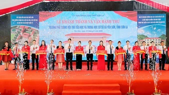 Trường mới vùng biên, thêm điều kiện để học sinh yên tâm học tập